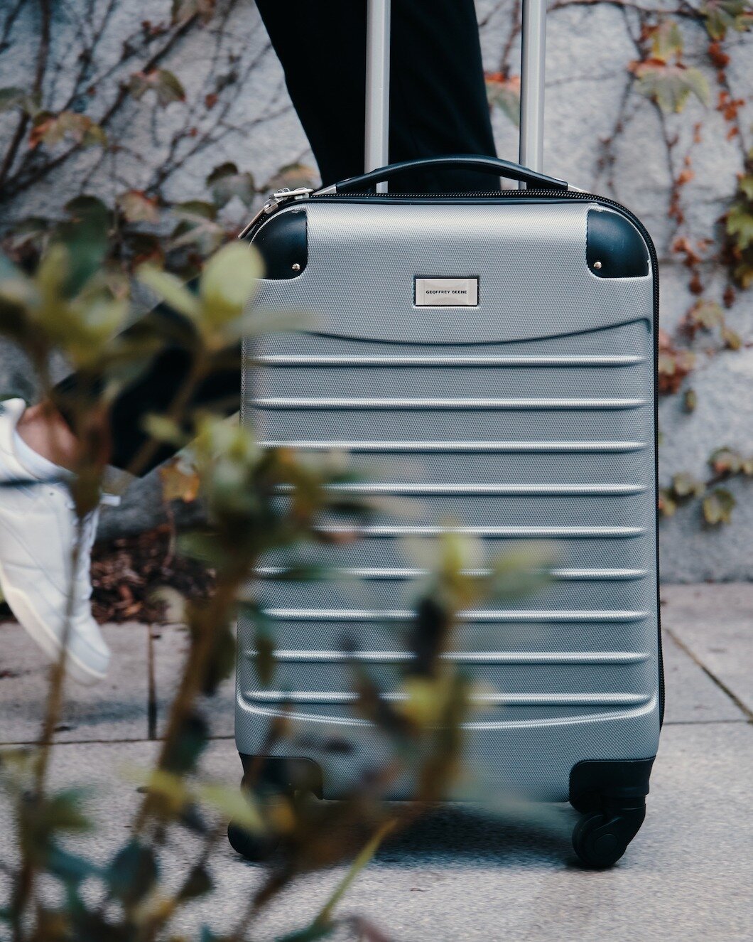 On our way to @phxart for MOVE: The Modern Cut of Geoffrey Beene. ⁣
⁣
This one-of-a-kind exhibit showcases the colorful, imaginative fashions of the late Geoffrey Beene, whose dynamic garments prioritized comfort, movement, and a modern sensibility.